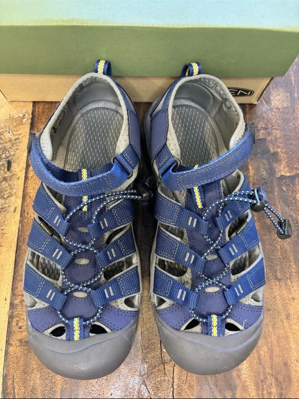 Keen Newport H2 men/big boys size 7 Navy and Gray Closed-Toe Water Sandals